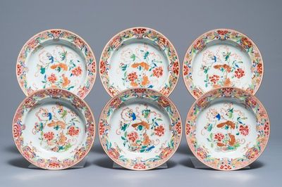 Zes Chinese famille rose soepborden met eekhoorns tussen druivenranken, Qianlong