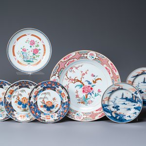 Zes Chinese famille rose, verte en Imari-stijl borden en een schotel, Kangxi/Qianlong — foto 1