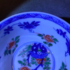 Zes Chinese famille verte koppen en schotels met florale vakverdeling, Kangxi — foto 20