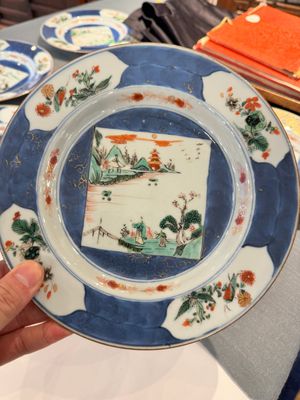 Zes Chinese famille verte 'Xie Qin Fang You 攜琴訪友' borden, Kangxi — foto 2