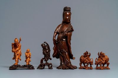 Zes Chinese houten figuren, 19/20e eeuw
