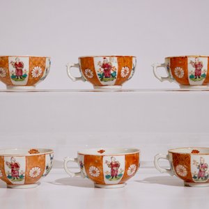 Zes Chinese rose-imari koppen en schotels, 18/19e eeuw — foto 7