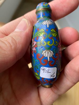 Zes Chinese snuifflessen in zilver en cloisonné, 19/20e eeuw — foto 17