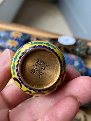 Zes Chinese snuifflessen in zilver en cloisonné, 19/20e eeuw — foto 9
