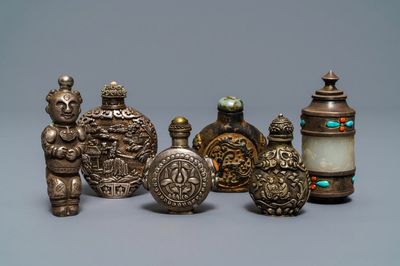 Zes Chinese snuifflessen in zilver, jade, koraal en turkoois, 19/20e