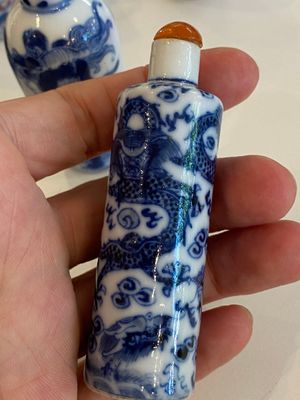 Zes Chinese snuifflessen met draken en boeddhistische leeuwen, 19/20e eeuw — foto 17