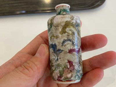 Zes Chinese snuifflessen met draken en boeddhistische leeuwen, 19/20e eeuw — foto 4