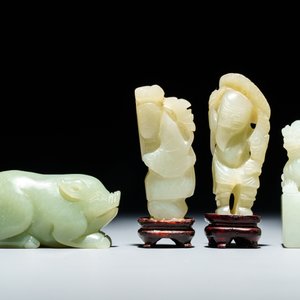 Zes Chinese witte en celadon jade snijstukken, 19/20e eeuw — foto 4