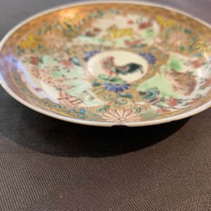Zes diverse Chinese famille rose en Imari-stijl koppen en schotels, 18e eeuw — foto 14
