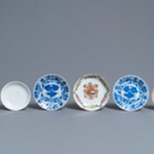 Zes diverse Chinese schotels en vier koppen, Yongzheng en later — foto 2