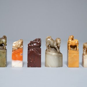 Zes diverse Chinese stenen zegelstempels met paarden, 19/20e eeuw — foto 1