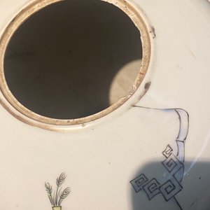 Zes diverse Chinese vazen en een zegelpastadoosje in zacht porselein, 19/20e eeuw — foto 33