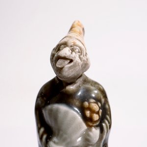 Zes diverse Japanse netsuke in ivoor en porselein, Meiji/Taisho, 19/20e eeuw — foto 9