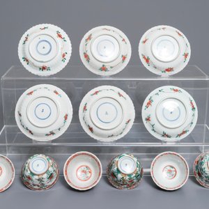 Zes gelobde Chinese famille verte koppen en schotels met hanen en bloemen, Kangxi — foto 2