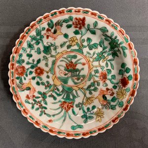 Zes gelobde Chinese famille verte koppen en schotels met hanen en bloemen, Kangxi — foto 9