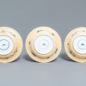 Zes gelobde Chinese famille verte koppen en schotels met zeemleer fondkleur, Kangxi — foto 5