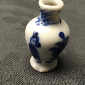 Zes paar Chinese blauw-witte miniatuur vaasjes, Kangxi — foto 24