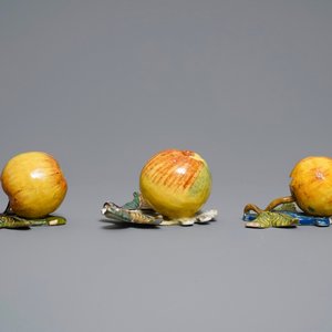 Zes polychrome Delftse modellen van appels, peren en druiven, 18e eeuw — foto 5