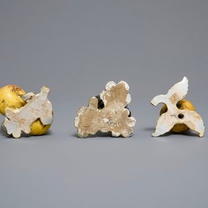 Zes polychrome Delftse modellen van appels, peren en druiven, 18e eeuw — foto 9
