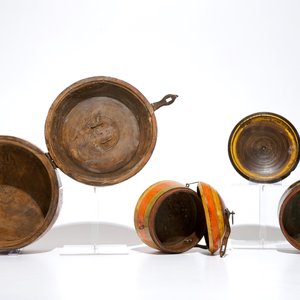 Zes polychroom beschilderde houten dekseldozen met beslag, India en Afghanistan, 19/20e eeuw — foto 6