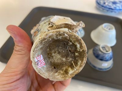 Zes stukken Chinees blauw-wit scheepswrakporselein, Transitie periode en later — foto 3
