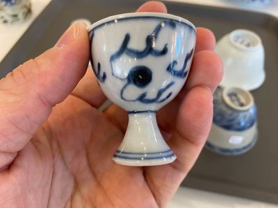 Zes stukken Chinees blauw-wit scheepswrakporselein, Transitie periode en later — foto 4