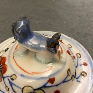 Zes stukken Chinees polychroom porselein, 19/20e eeuw — foto 17