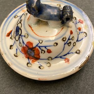 Zes stukken Chinees polychroom porselein, 19/20e eeuw — foto 20
