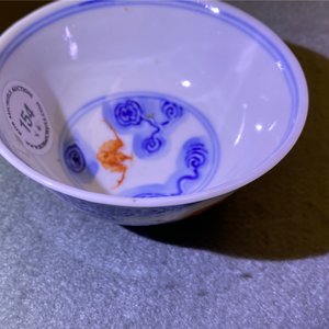 Zes stukken Chinees polychroom porselein, 19/20e eeuw — foto 23