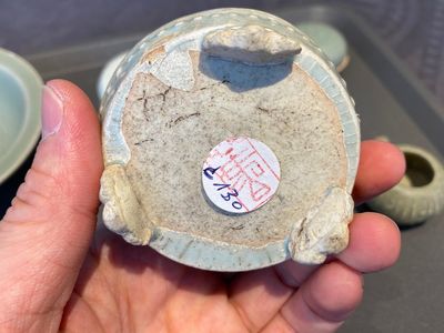 Zes stukken Chinees qingbai- en celadon-geglazuurd porselein, Song en later — foto 9