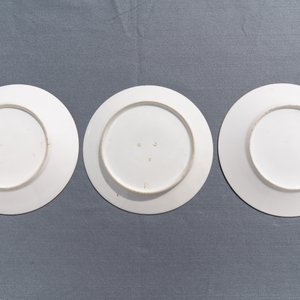 Zes verguld porseleinen borden, diverse manufacturen, 18/19e eeuw — foto 40