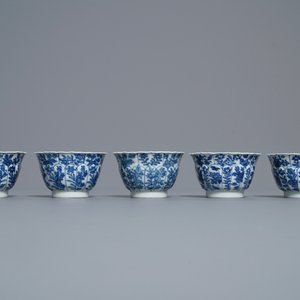 Zestien Chinese blauw-witte koppen en schotels, Kangxi — foto 13