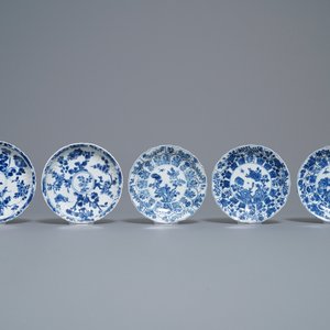 Zestien Chinese blauw-witte koppen en schotels, Kangxi — foto 2