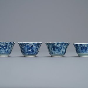 Zestien Chinese blauw-witte koppen en schotels, Kangxi — foto 24