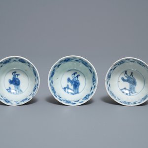 Zestien Chinese blauw-witte koppen en schotels, Kangxi — foto 29