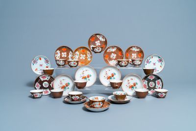 Zestien Chinese famille rose koppen en schotels met capucijnbruine fondkleur, Qianlong