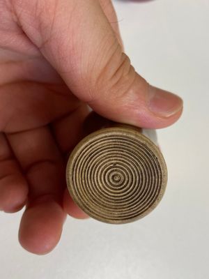 Zestien Chinese polychrome porseleinen snuifflessen en miniatuur vaasjes, 18/20e eeuw — foto 13