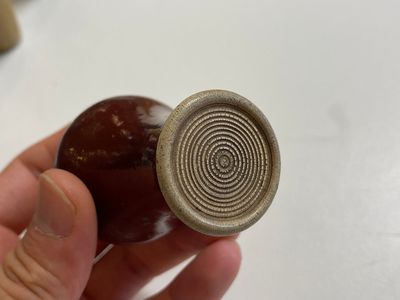 Zestien Chinese polychrome porseleinen snuifflessen en miniatuur vaasjes, 18/20e eeuw — foto 44