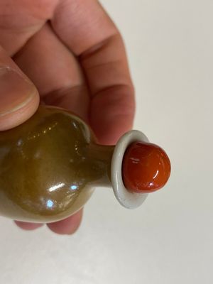 Zestien Chinese polychrome porseleinen snuifflessen en miniatuur vaasjes, 18/20e eeuw — foto 56