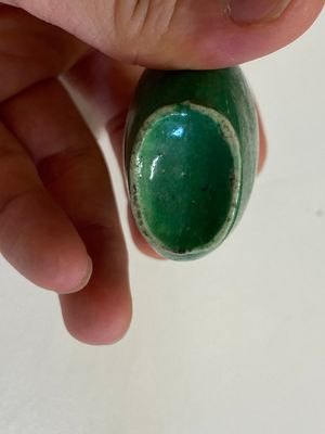 Zestien Chinese polychrome porseleinen snuifflessen en miniatuur vaasjes, 18/20e eeuw — foto 68