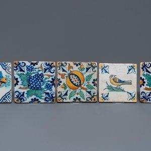 Zestien polychrome Delftse tegels met dieren en bloemen, 16/17e eeuw — foto 6