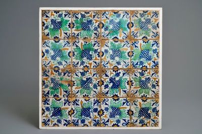 Zestien polychrome Delftse tegels met druiventrossen, 17e eeuw