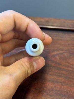 Zeven Chinese blauw-witte en koperrode snuifflessen, Yongle en Yongzheng merk, 19e eeuw — foto 4