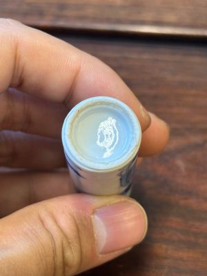 Zeven Chinese blauw-witte en koperrode snuifflessen, Yongle en Yongzheng merk, 19e eeuw — foto 5