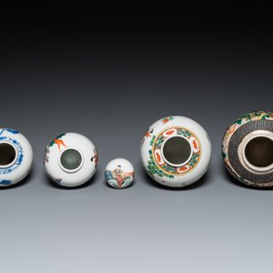 Zeven Chinese blauw-witte, famille rose en verte potten, 19/20e eeuw — foto 6