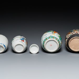 Zeven Chinese blauw-witte, famille rose en verte potten, 19/20e eeuw — foto 7