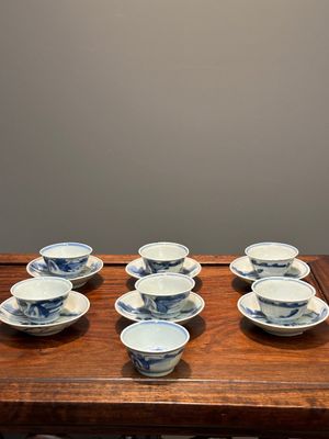 Zeven Chinese blauw-witte koppen en zes schotels, Transitie periode/vroeg Kangxi — foto 12