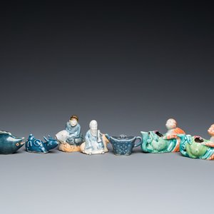 Zeven Chinese blauw-witte, monochrome en famille rose waterdruppelaars, Qianlong en later — foto 1
