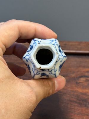 Zeven Chinese blauw-witte vazen met 'Lange Lijzen', Kangxi — foto 25