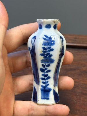 Zeven Chinese blauw-witte vazen met 'Lange Lijzen', Kangxi — foto 8